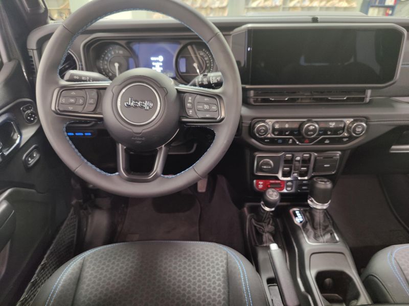 Used 2025 Jeep Wrangler 4xE Rubicon 4WD w/ConvenienceImage 18