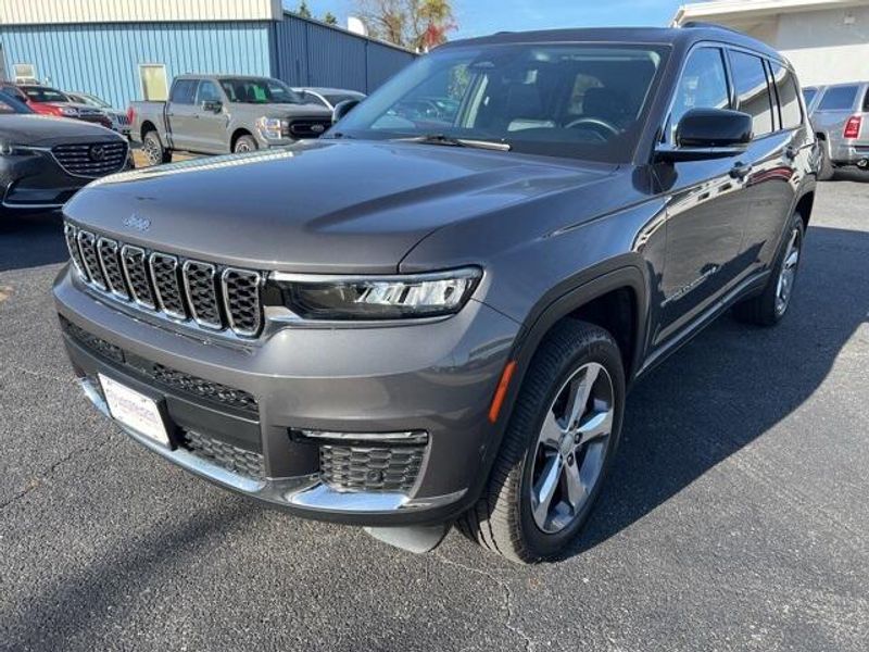 2022 Jeep Grand Cherokee L LimitedImage 3