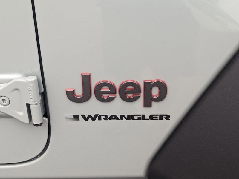 2024 Jeep Wrangler 4-door RubiconImage 11
