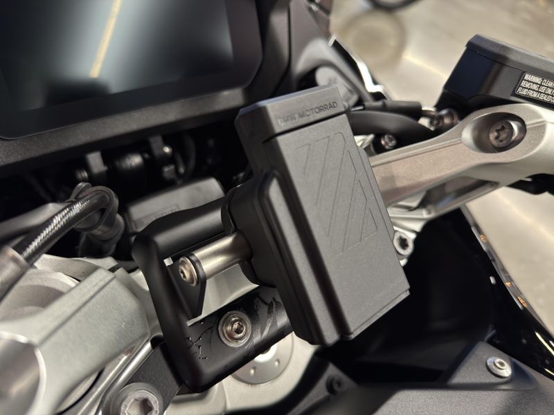 2026 BMW R 1300 RS - BLACK STORM METALLIC - TRIPLE BLACK 