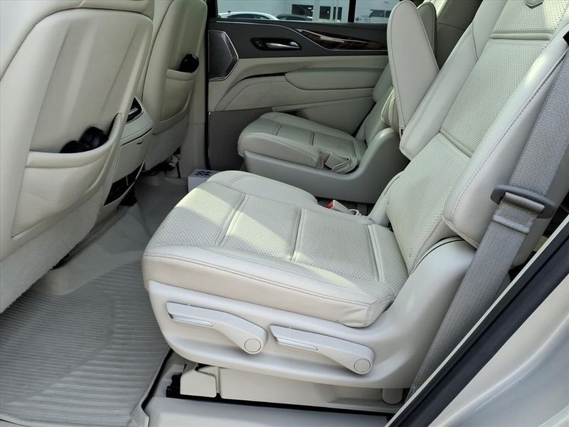 Used 2023 Cadillac Escalade Sport PlatinumImage 10