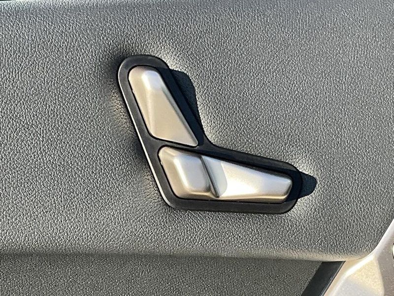 2025 BMW iX xDrive50Image 19