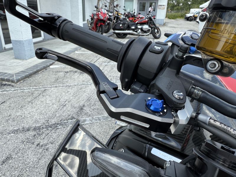 2025 BMW M 1000 R