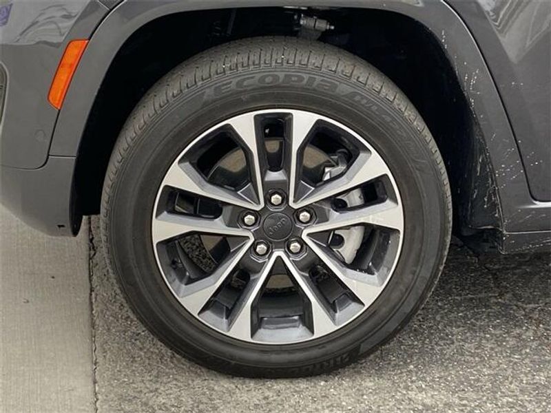 New 2023 Jeep Grand Cherokee Overland 4xeImage 10