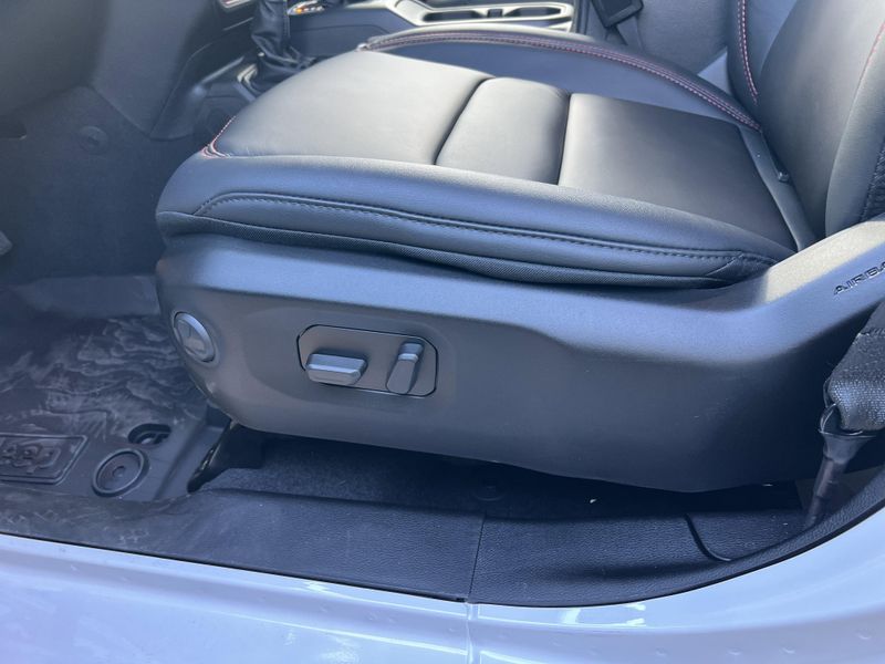 New 2025 Jeep Wrangler 4-door Rubicon XImage 15