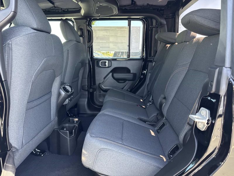 New 2026 Jeep Gladiator Sport S 4x4