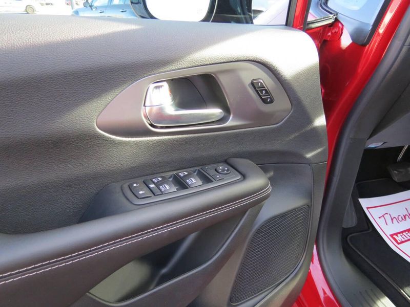 New 2026 Chrysler Pacifica Select AwdImage 20