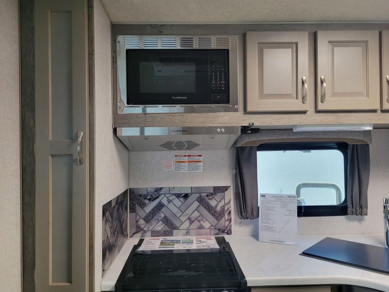 New 2027 NORTHWOOD MFG Arctic Fox 990Image 11