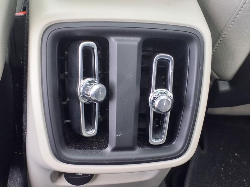 2024 Volvo XC40 UltimateImage 18