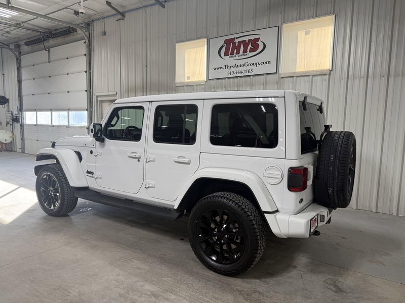 Used 2021 Jeep Wrangler Unlimited Sahara High AltitudeImage 15