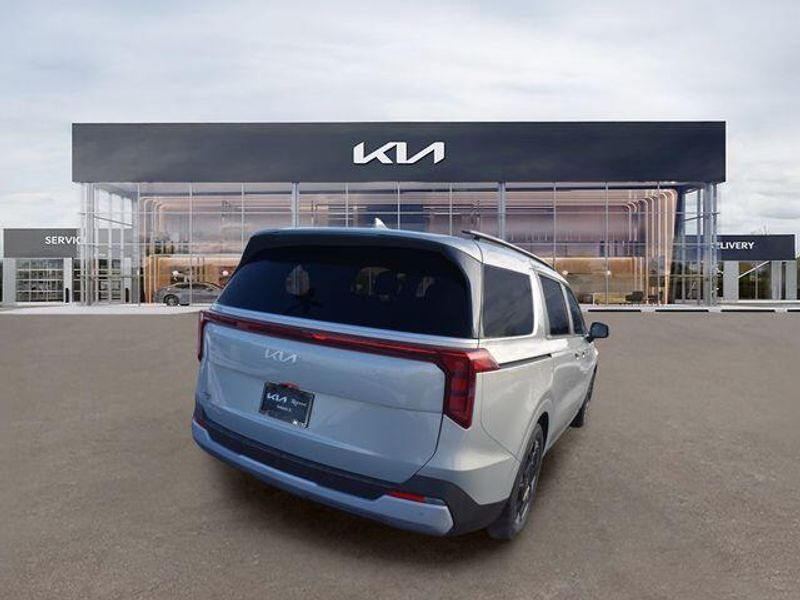 New 2026 Kia Carnival EXImage 4