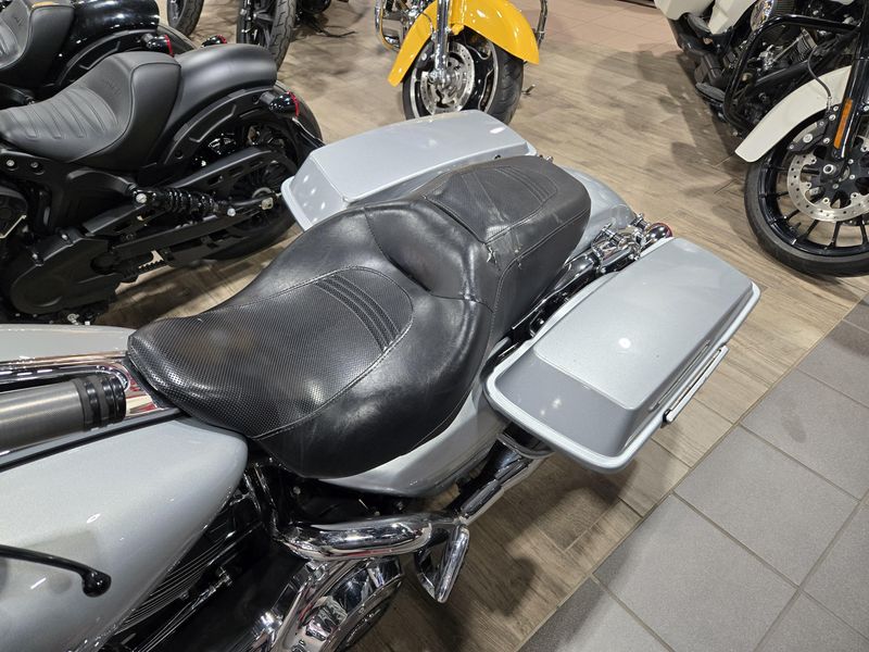 USED 2010 HARLEY STREET GLIDE Image 14