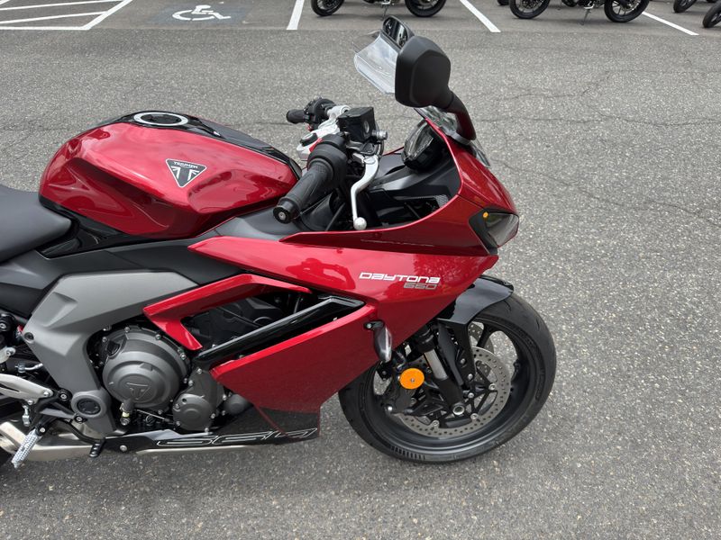 2025 Triumph Daytona 660 - CARNIVAL RED - SAPPHIRE BLACK  