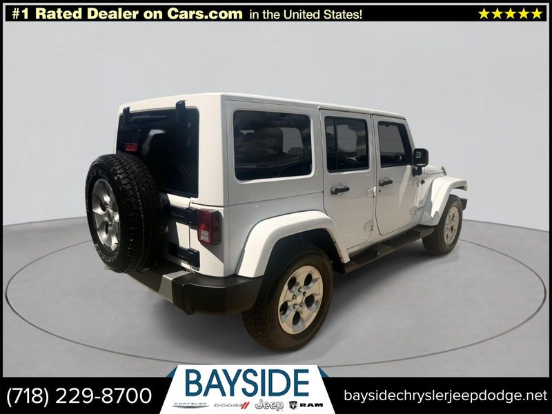 2015 Jeep Wrangler Unlimited Sahara photo 5