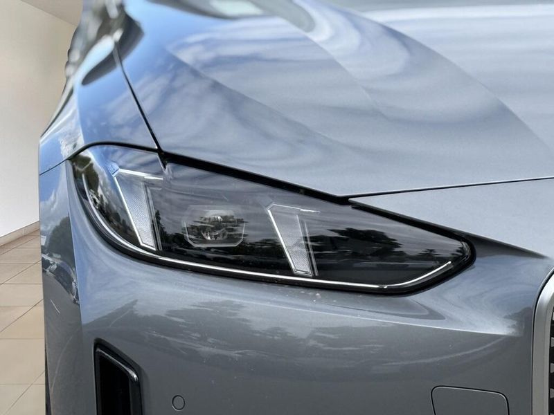 2025 BMW i4 eDrive40Image 12