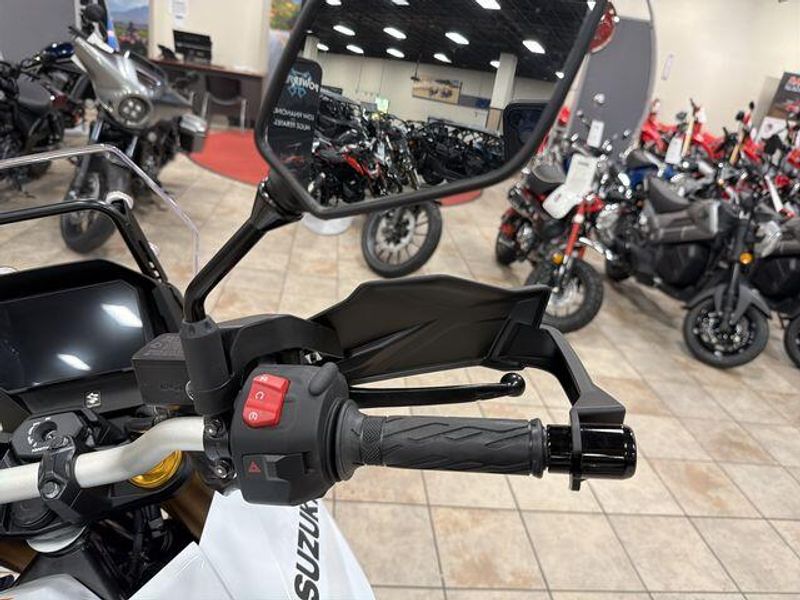New 2024 Suzuki V-STROM 800DE Image 21