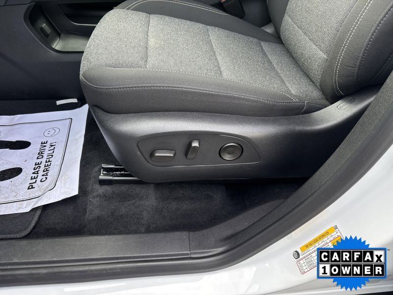 Used 2025 GMC Acadia FWD ElevationImage 23