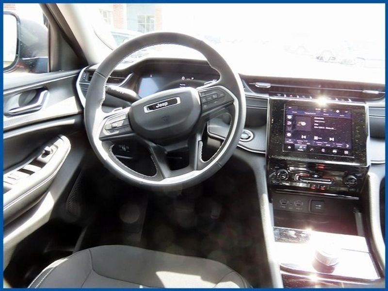 2023 Jeep Grand Cherokee LaredoImage 11