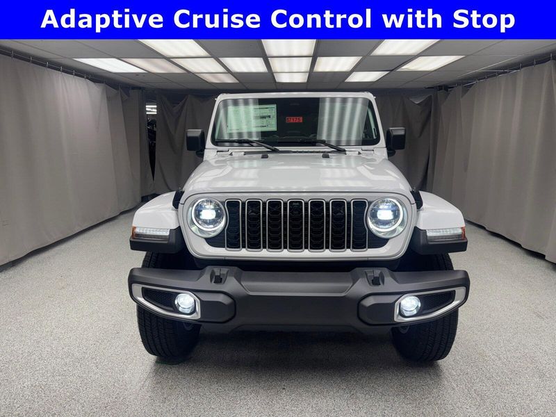 2025 Jeep Wrangler 4-door SaharaImage 5