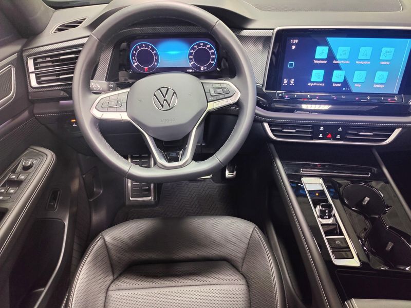 Used 2025 Volkswagen Atlas Cross Sport SEL AWD R-Line Black w/Sunroof/NavImage 24