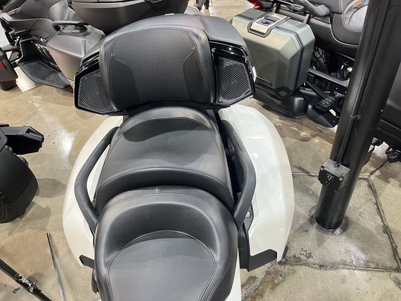 New 2026 Can-Am SPYDER F3 LIMITED (SE6) Image 13
