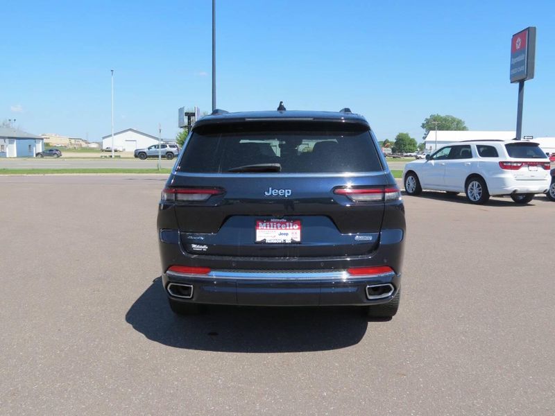 Used 2024 Jeep Grand Cherokee L Overland 4x4 4dr SUVImage 5