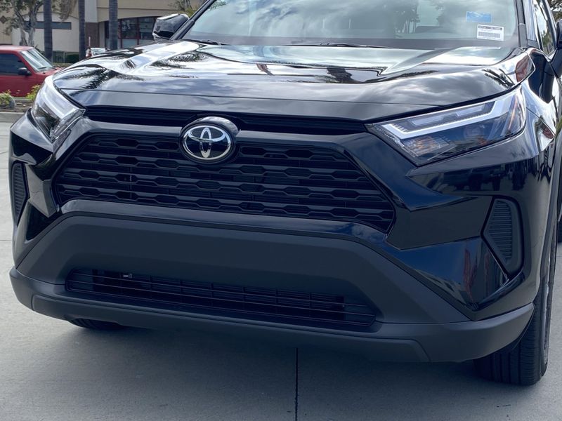 2025 Toyota RAV4 Image 7