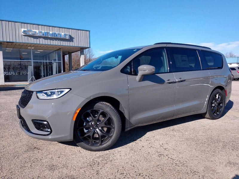 2022 CHRYSLER Pacifica Touring LImage 1