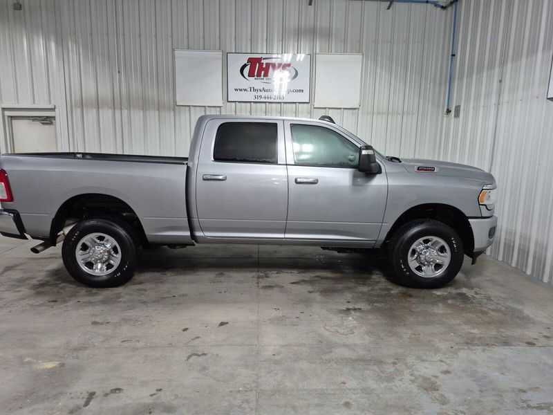 2024 RAM 2500 TradesmanImage 3