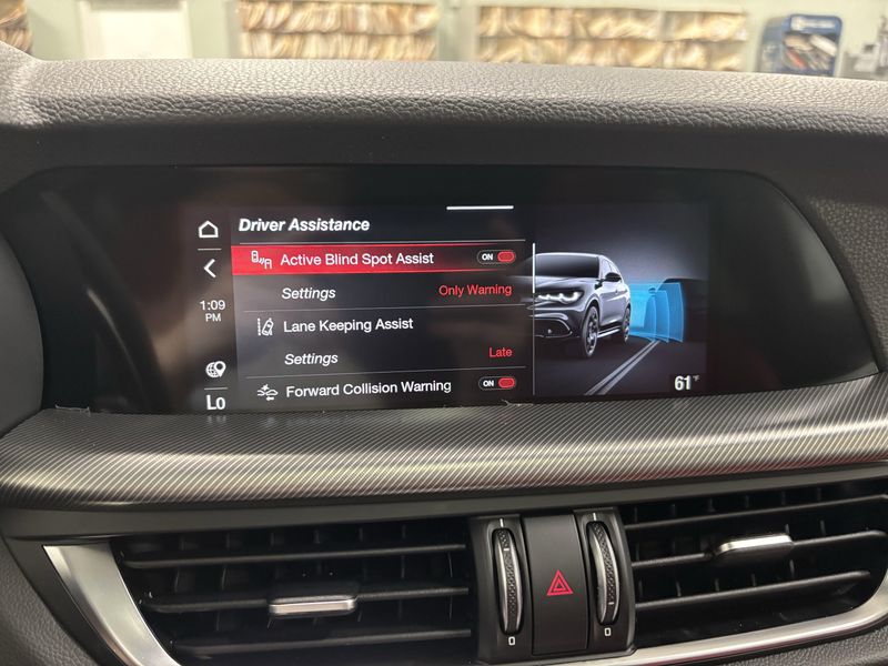 New 2025 Alfa Romeo Stelvio AwdImage 12