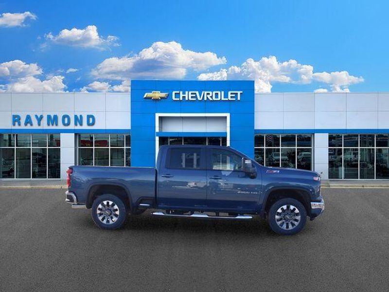 New 2026 Chevrolet Silverado 2500HD LTImage 2