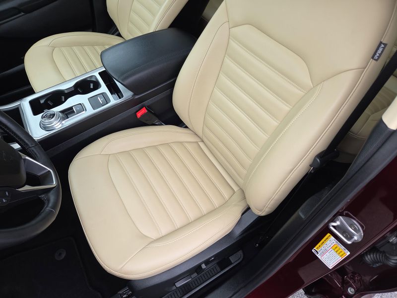 2022 Ford Edge SEL photo 13