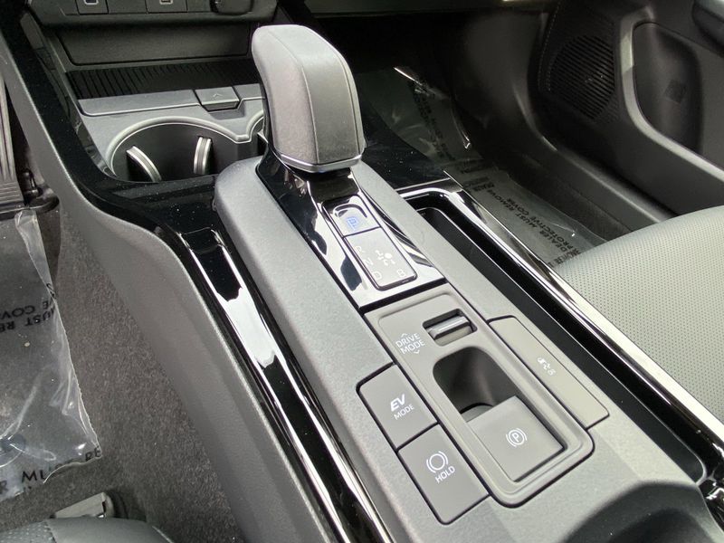2025 Toyota Prius XLEImage 18