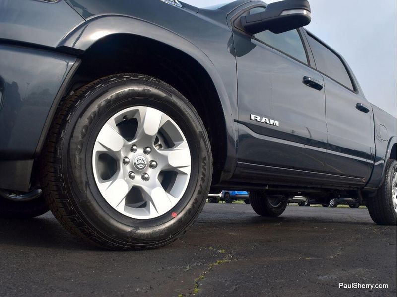 2025 RAM 1500 Big Horn Crew Cab 4x4 5