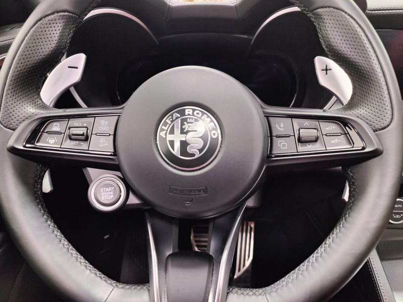 Used 2024 Alfa Romeo Stelvio Veloce AWD Premium w/Sunroof/NavImage 32