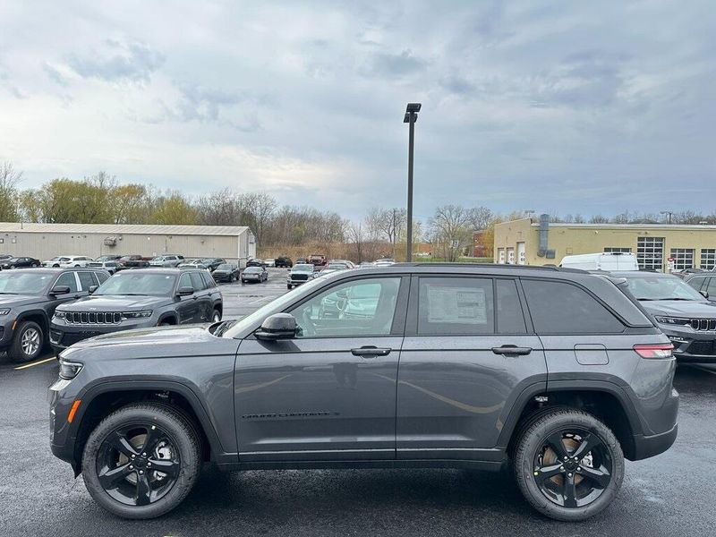 2025 Jeep Grand Cherokee Limited 4x4Image 4
