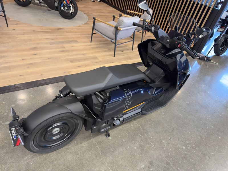 2024 BMW CE 04 - IMPERIAL BLUE METALLIC 