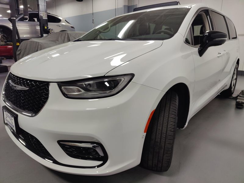2024 Chrysler Pacifica Limited AWD w/Safety SphereImage 14