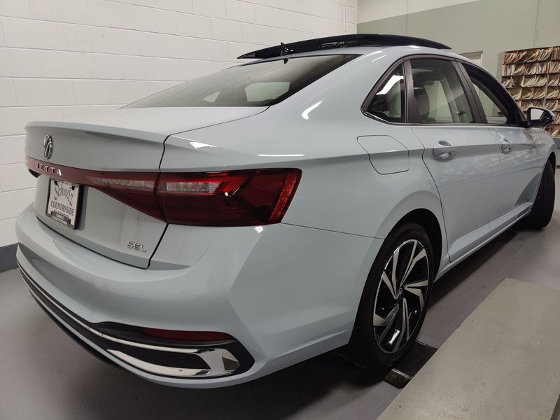 Used 2025 Volkswagen Jetta SEL w/Sunroof & NavImage 14