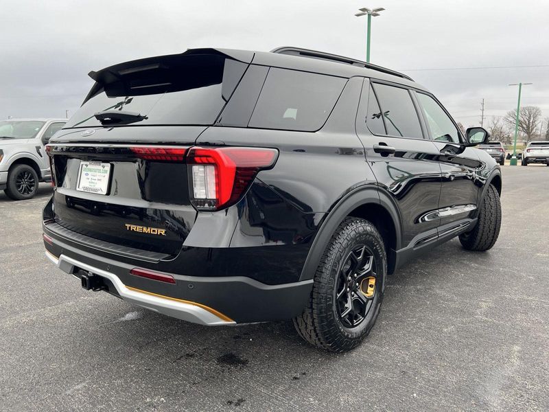 2026 Ford Explorer Tremor photo 4