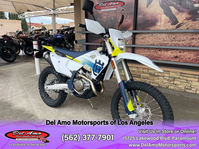 2024 HUSQVARNA FE 501S  in a WHITE exterior color. Del Amo Motorsports of Los Angeles (562) 262-9181 delamomotorsports.com 