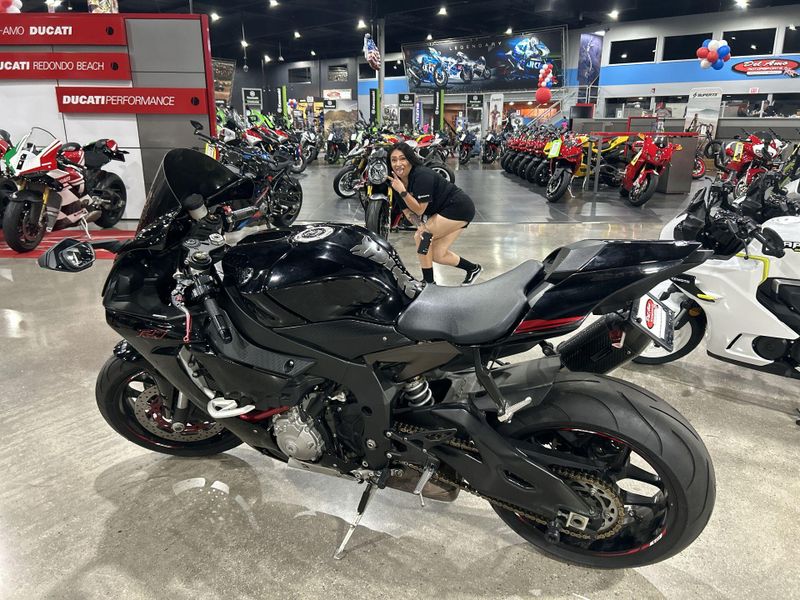 Used 2015 Yamaha YZF-R1 Image 21