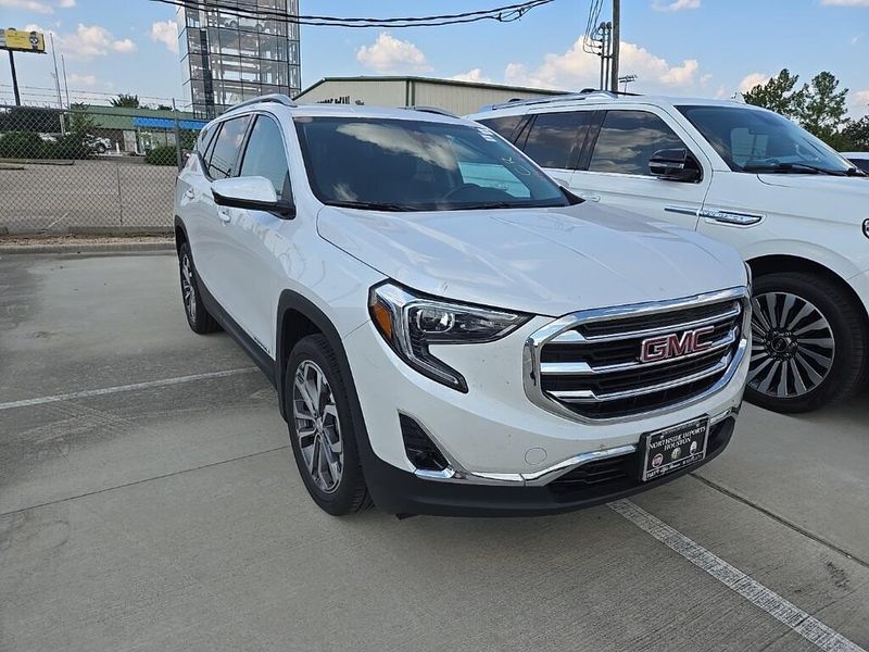 Used 2021 GMC Terrain SLTImage 2