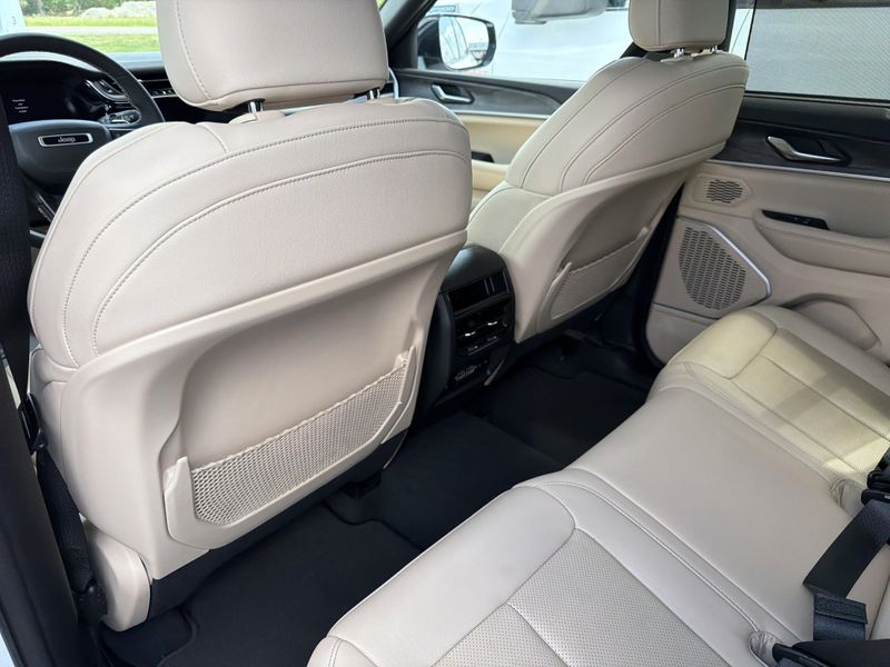 Used 2023 Jeep Grand Cherokee LimitedImage 18