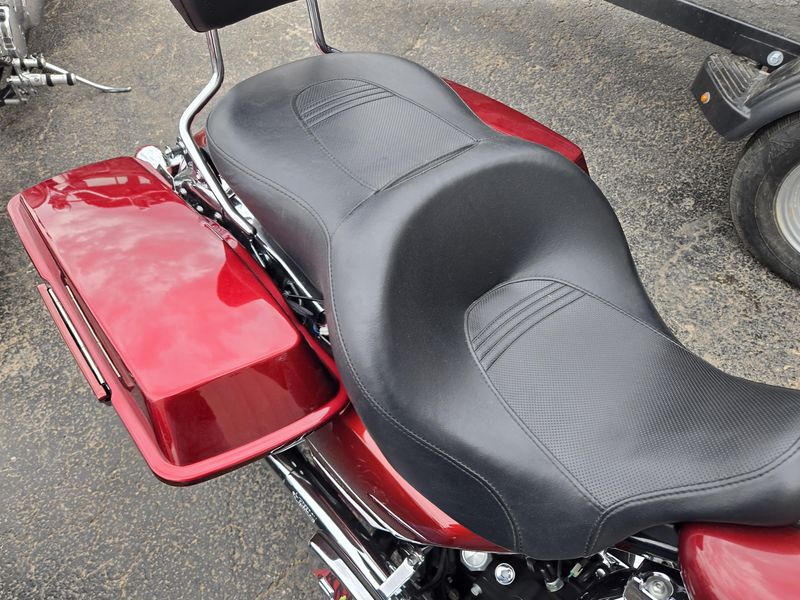 USED 2010 HARLEY STREET GLIDE Image 12