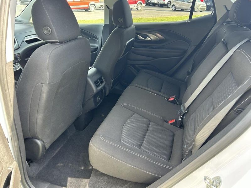 2023 Gmc Terrain SLE photo 11