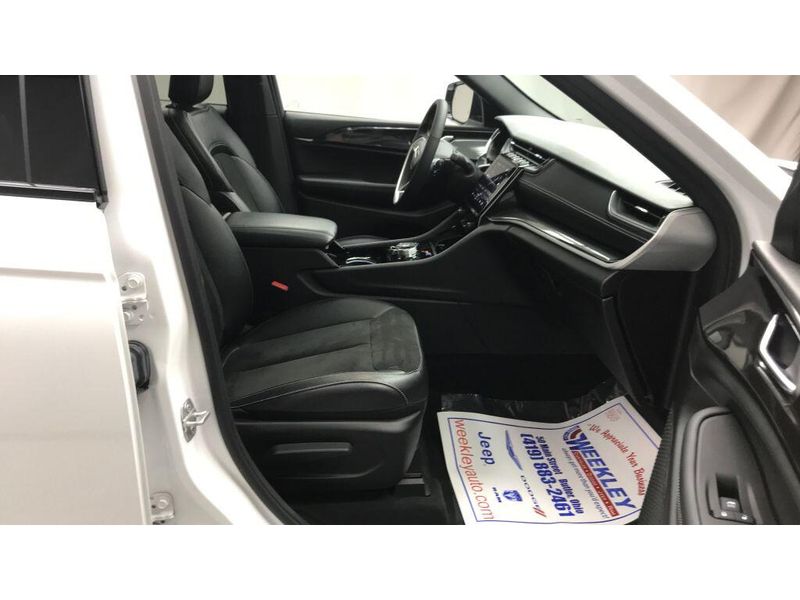 Used 2023 Jeep Grand Cherokee AltitudeImage 22