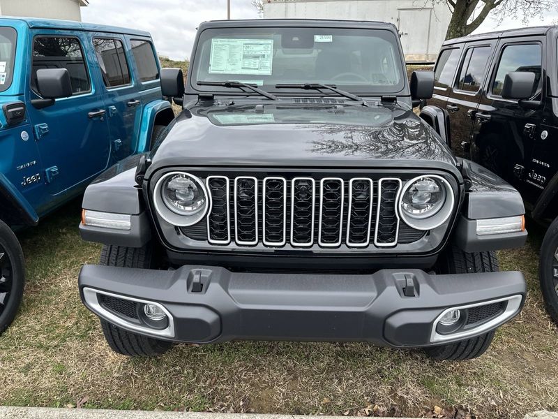 2024 Jeep Wrangler 4-door SaharaImage 2