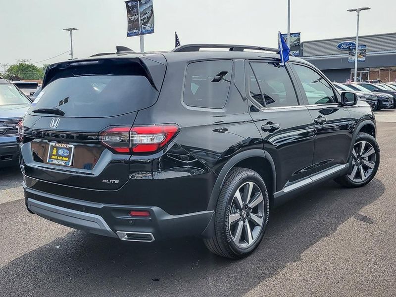 2025 Honda Pilot Elite photo 8