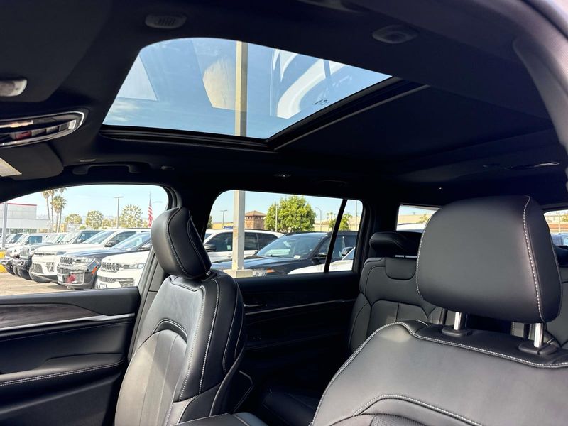 New 2026 Jeep Grand Cherokee L Limited Reserve 4x4